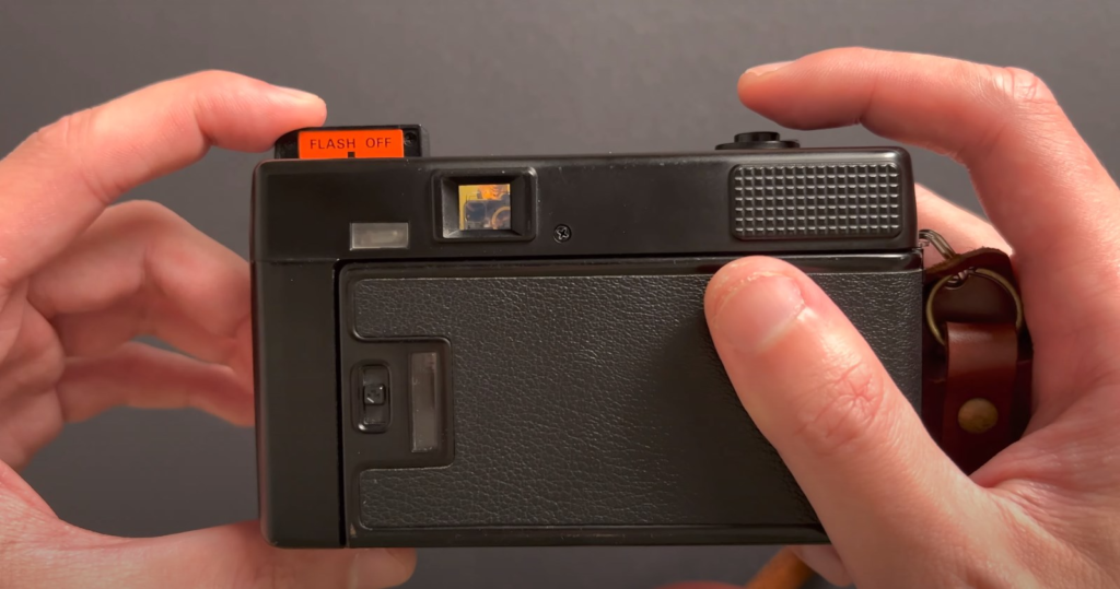 the back of the Nikon L35AF camera with the “flash off” indicator at the top